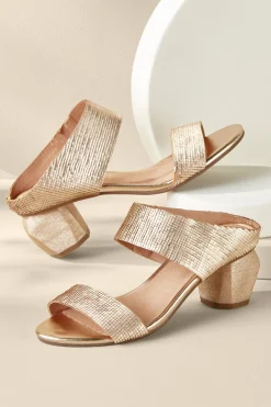 Soft Surroundings Antelope Amelia Textured Sandal> sandals|slides & mules
